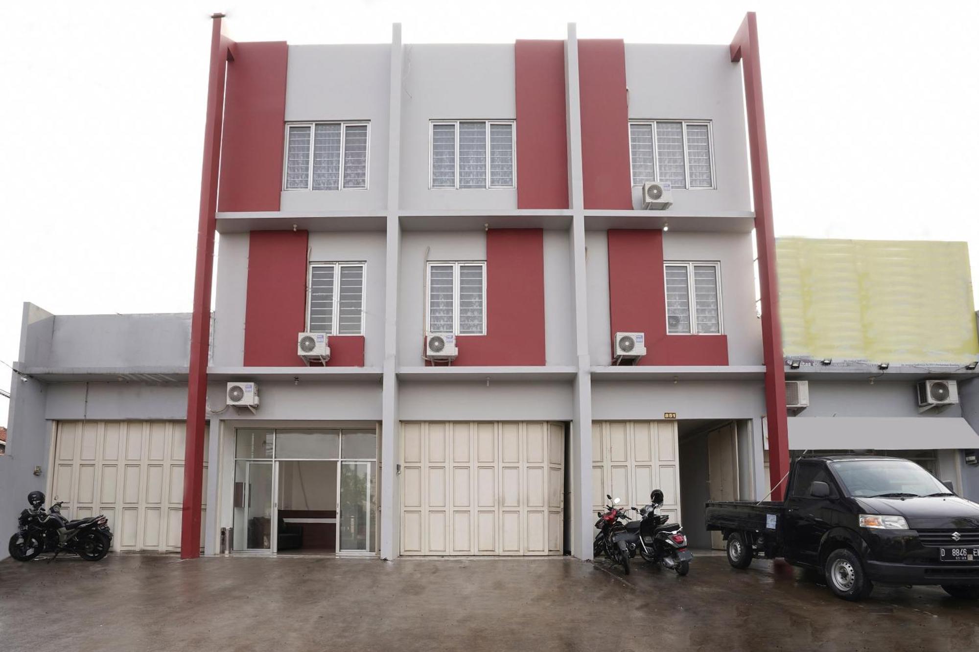 Super Oyo 2183 Cibeureum Residence Bandung Esterno foto