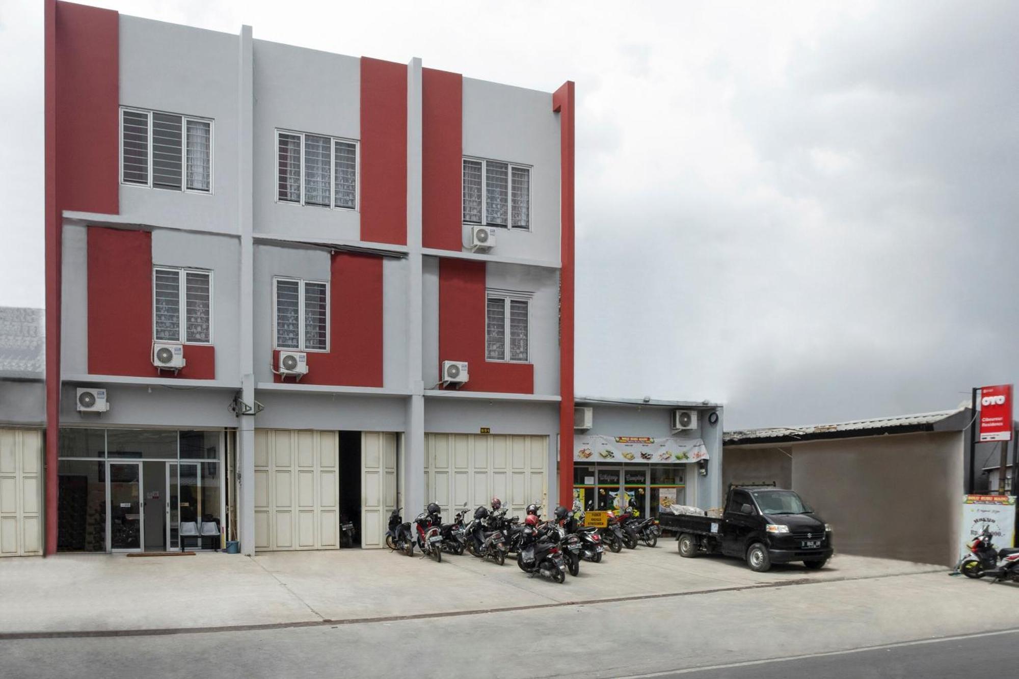 Super Oyo 2183 Cibeureum Residence Bandung Esterno foto